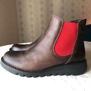 FLY LONDON new women’s 7.5 or 38 dark brown leather with red elastic detail.